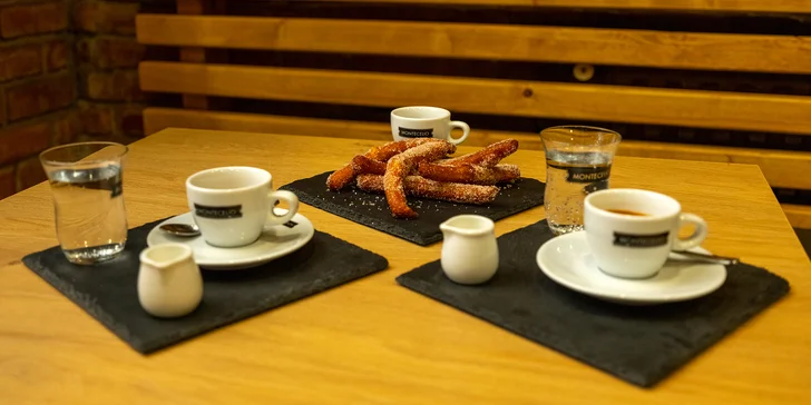 Churros s horkou čokoládou a káva dle výběru pro 1 nebo 2 osoby