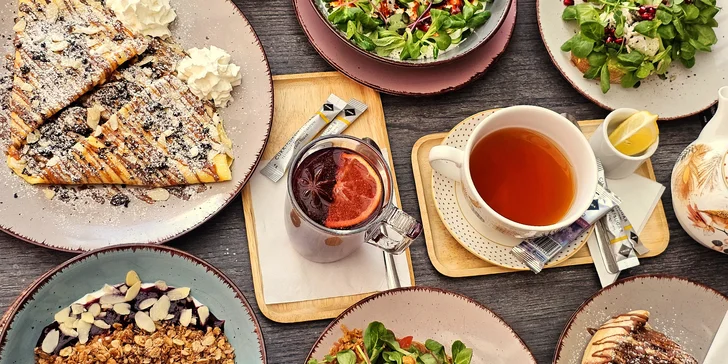 Snídaňové menu po celý den: avokádový chlebík, turecká vejce i sladké palačinky