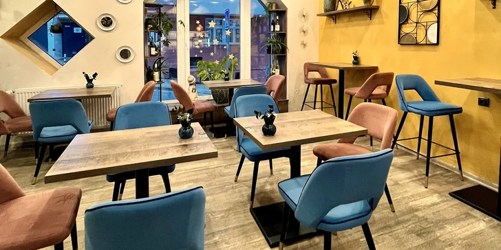 Snídaňové menu po celý den: avokádový chlebík, turecká vejce i sladké palačinky