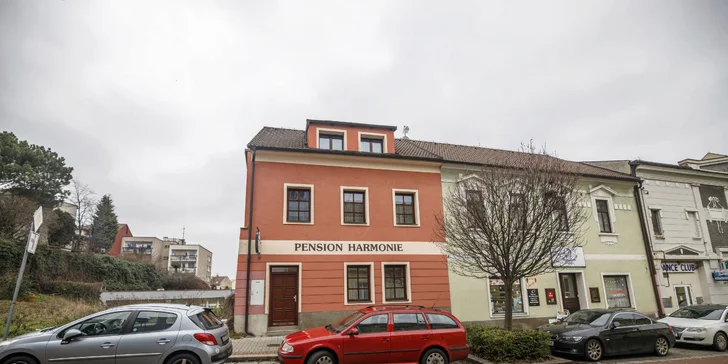 Romantika v Kolíně: pobyt se snídaní, soukromým wellness a sektem