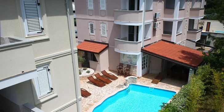 Dovolená na Istrii: pokoj či apartmán, bazén a 350 m na pláž