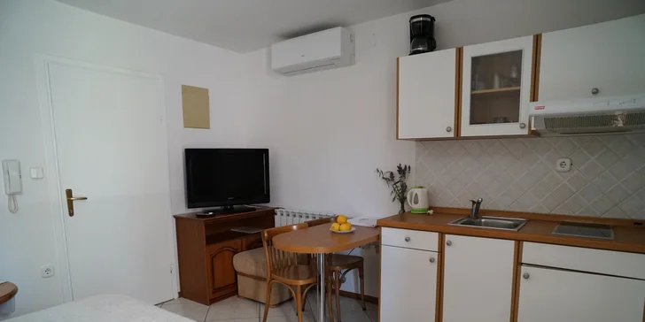 Dovolená na Istrii: pokoj či apartmán, bazén a 350 m na pláž