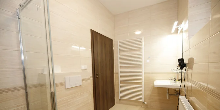 Relaxační pobyt v Karlových Varech: snídaně a vstup do bazénů hotelu Thermal a Saunie