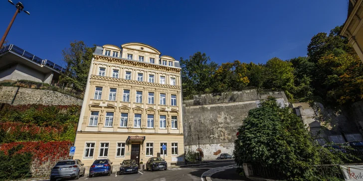 Relaxační pobyt v Karlových Varech: snídaně a vstup do bazénů hotelu Thermal a Saunie