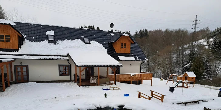 Nádherná chata v Jeseníkách až pro 20 osob: vybavená kuchyně, terasa s grilem, biotop a wellness