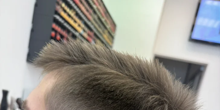 Profesionální pánský střih se závěrečným stylingem