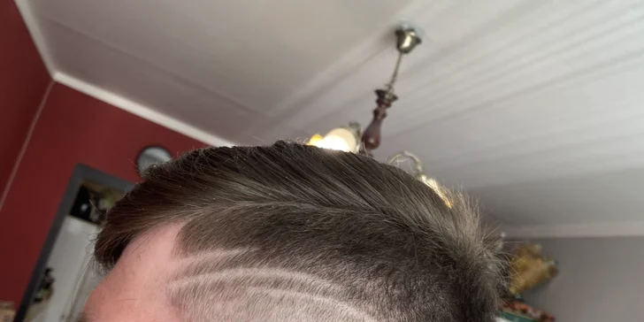 Profesionální pánský střih se závěrečným stylingem