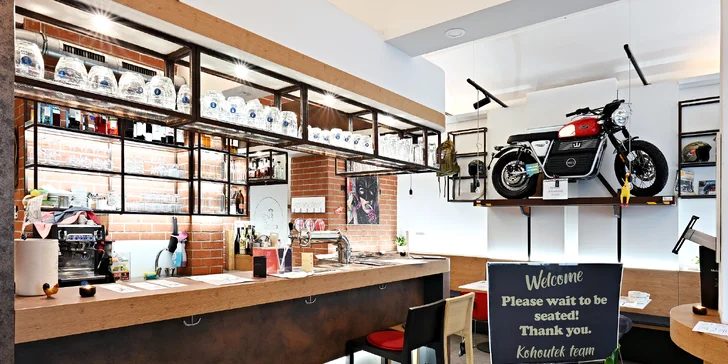 Italské menu s mladým kohoutkem i lahvinkou vína pro dvě osoby v restauraci Kohoutek