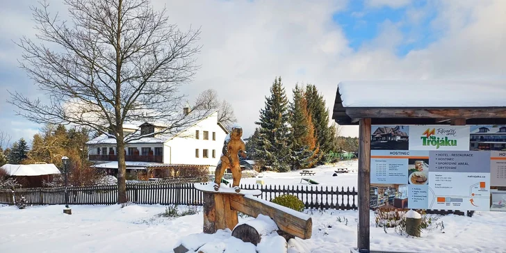 Pohodový pobyt pod Hostýnem: hotel na sjezdovce, polopenze, vířivka, sport, neomezeně bazén i lyžování