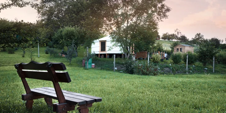 Božský klid na jižní Moravě: netradiční pobyt v jurtě s venkovní kuchyňkou