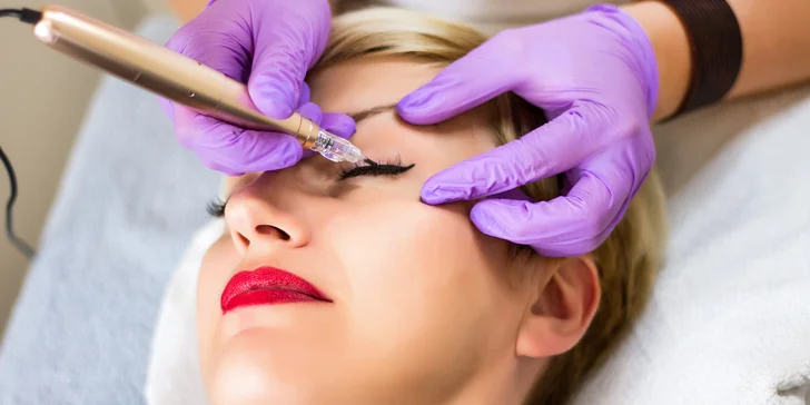 Permanentní make-up očí, rtů či obočí nebo odstranění tetování či permanentního make-upu