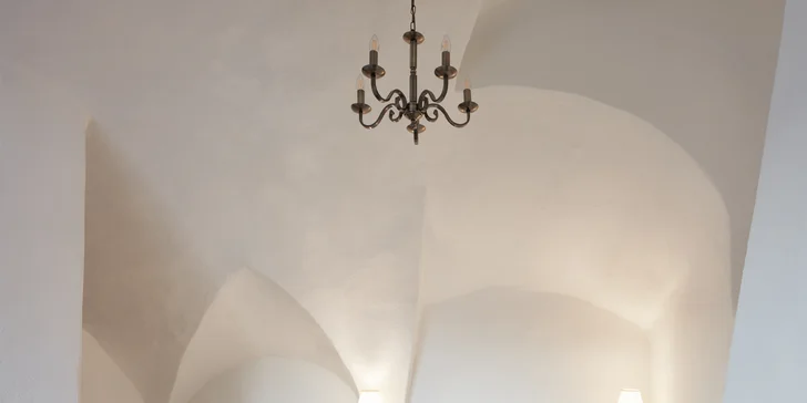 Nádherně zrekonstruovaný dům ve Znojmě: snídaně, víno, design i prohlídka historických prostor