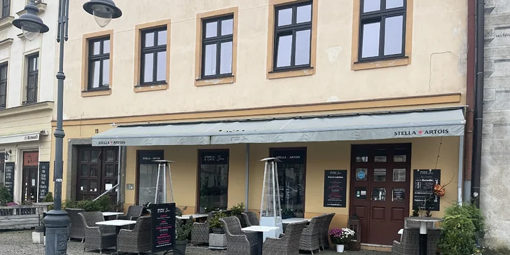 1,4 kg vepřového kolene nebo variace 6 miniburgerů s hranolky