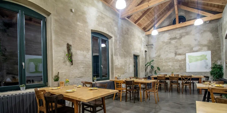 Hovězí i kuřecí miniburgery s přílohami pro 2 nebo 4 osoby: restaurace v areálu Landek parku