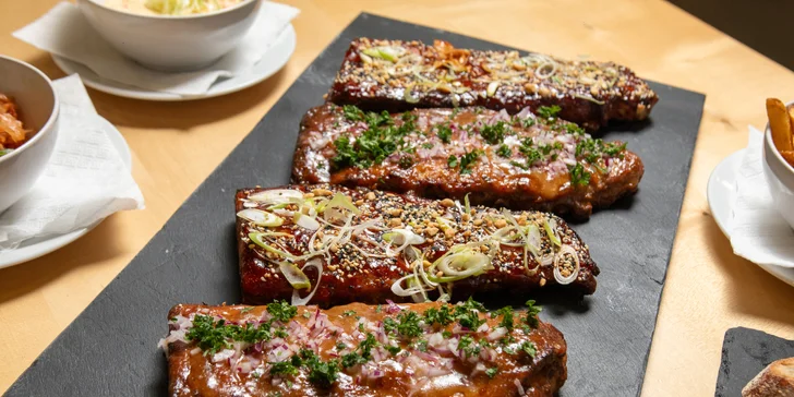 Vepřová žebra s přílohami pro 2 nebo 4 osoby: restaurace v areálu Landek parku