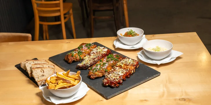 Vepřová žebra s přílohami pro 2 nebo 4 osoby: restaurace v areálu Landek parku