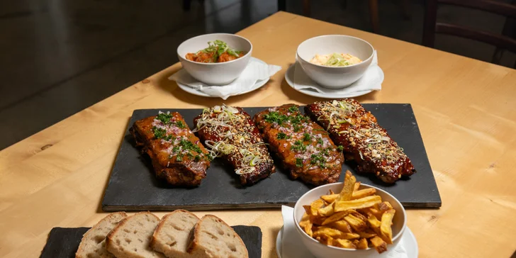 Vepřová žebra s přílohami pro 2 nebo 4 osoby: restaurace v areálu Landek parku