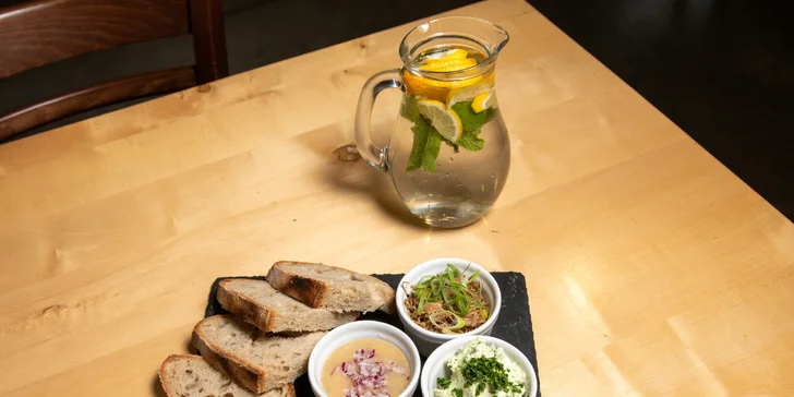 3- nebo 5chodové menu i lahev vína pro 2 osoby: rillettes, hovězí konfit, burger i churros