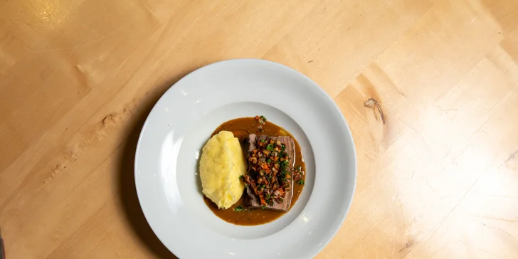 3- nebo 5chodové menu i lahev vína pro 2 osoby: rillettes, hovězí konfit, burger i churros