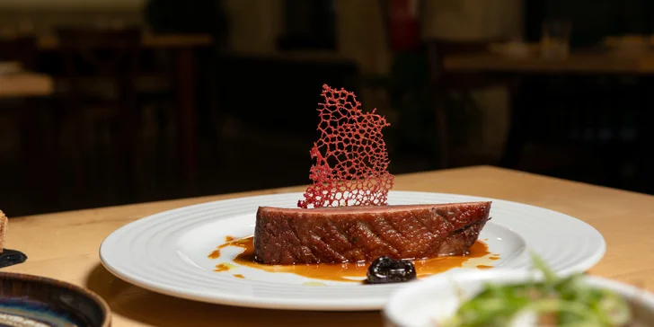 3- nebo 5chodové menu i lahev vína pro 2 osoby: rillettes, hovězí konfit, burger i churros