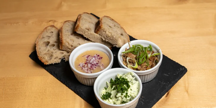 3- nebo 5chodové menu i lahev vína pro 2 osoby: rillettes, hovězí konfit, burger i churros