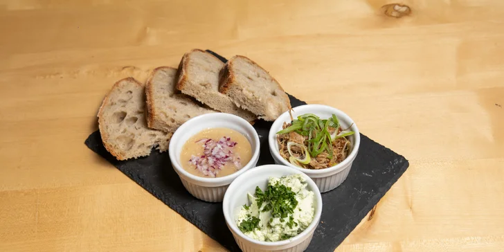 3- nebo 5chodové menu i lahev vína pro 2 osoby: rillettes, hovězí konfit, burger i churros