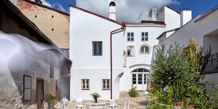 Nádherně zrekonstruovaný dům ve Znojmě: snídaně, víno, design i prohlídka historických prostor