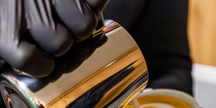 Slavné kouzelnické nápoje, vánoční kávové speciály i permanentky na 3 nebo 10 káv s sebou