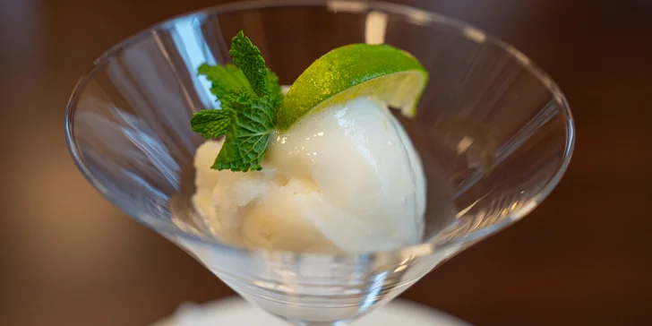 2 božské burgery s trhaným kachním masem, hranolky a limetkový sorbet