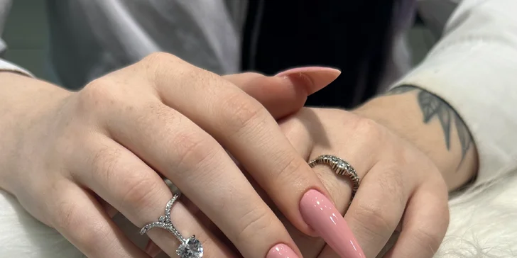 Péče o ruce i nohy: manikúra nebo pedikúra s možností gel laku, Shellacu i nové akrylové nehty