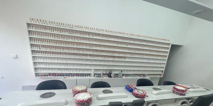 Péče o ruce i nohy: manikúra nebo pedikúra s možností gel laku, Shellacu i nové akrylové nehty