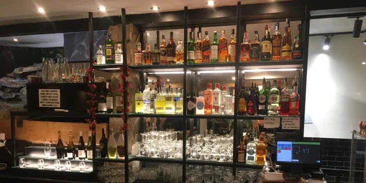 Chutě Blízkého východu: tříchodové menu a sklenka prosecca pro 2 osoby