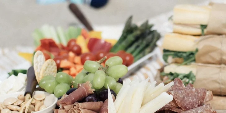 Art rande na míru: malování různými technikami i občerstvení v podobě limonády, kávy, sýrů i ovoce