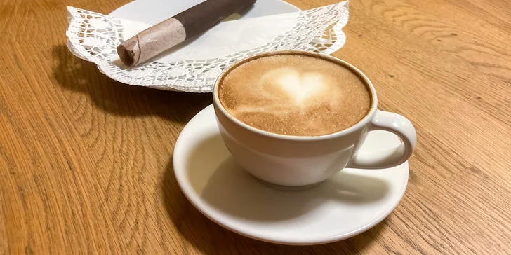 Espresso, cappuccino, americano či lungo i pařížská trubička pro 1 nebo 2 os.