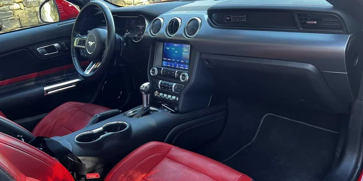 Ford Mustang GT 5.0 V8 Coupe: půjčení na 12, 24 nebo 48 hodin