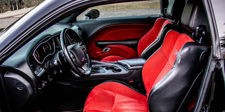 Zapůjčení Dodge Challenger 5.7 V8 HEMI na 12, 24 či 48 hod.