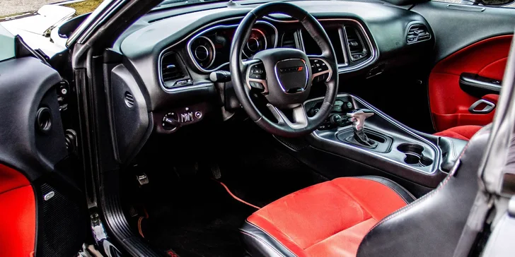 Zapůjčení Dodge Challenger 5.7 V8 HEMI na 12, 24 či 48 hod.
