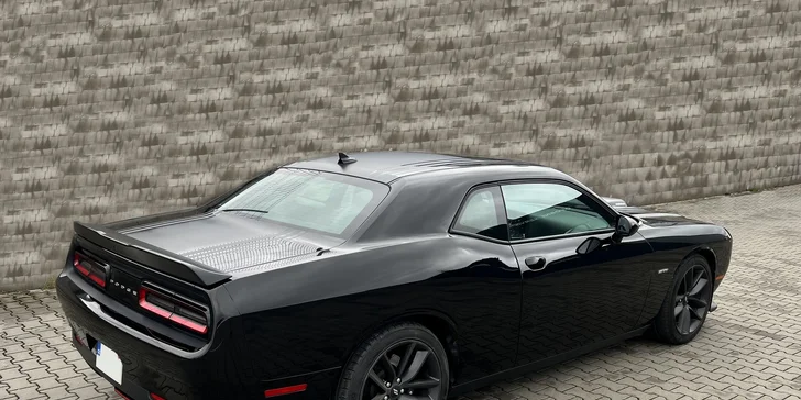 Dodge Challenger 5.7 V8 HEMI SHAKER na 12, 24 či 48 hod.