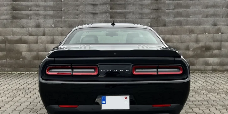 Dodge Challenger 5.7 V8 HEMI SHAKER na 12, 24 či 48 hod.