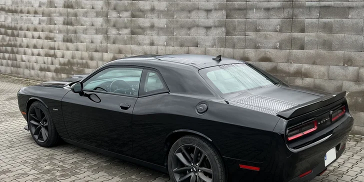 Dodge Challenger 5.7 V8 HEMI SHAKER na 12, 24 či 48 hod.
