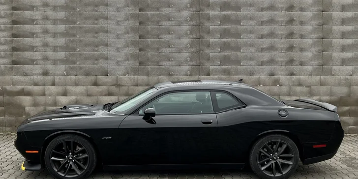 Dodge Challenger 5.7 V8 HEMI SHAKER na 12, 24 či 48 hod.