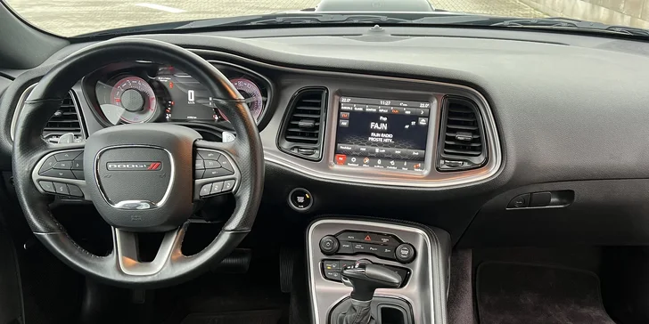 Dodge Challenger 5.7 V8 HEMI SHAKER na 12, 24 či 48 hod.
