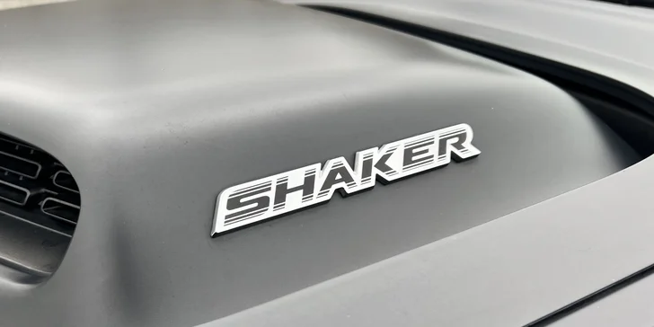 Dodge Challenger 5.7 V8 HEMI SHAKER na 12, 24 či 48 hod.