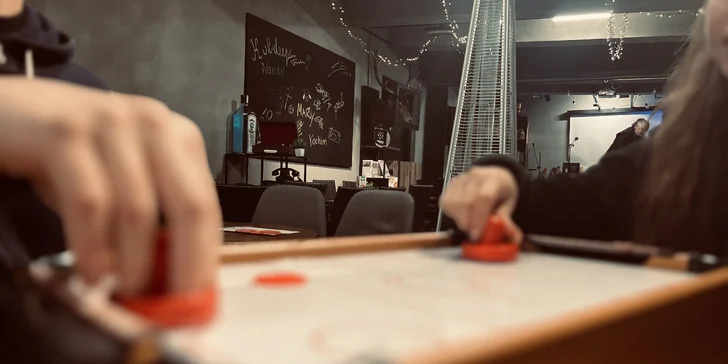 Otevřené vouchery v hodnotě 300 až 1000 Kč do Hoax Pubu na náplavce