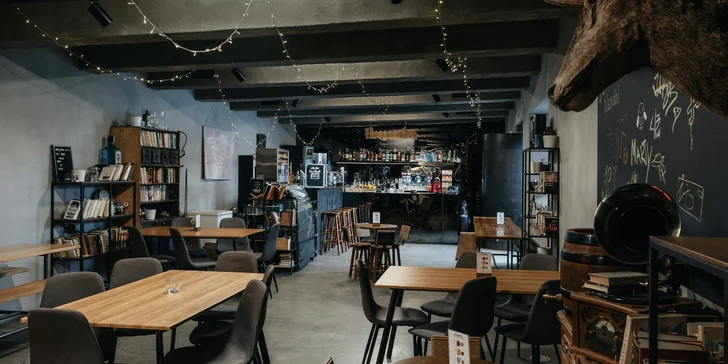 Koktejl dle výběru, Hoegaarden i slané dobroty s výhledem na Vltavu