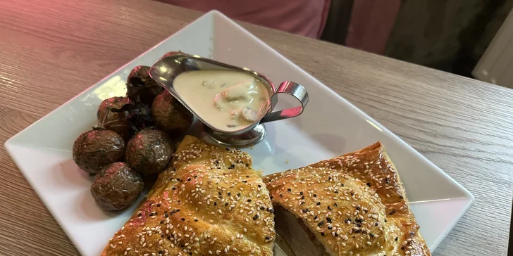 Čtyřchodové menu pro 2 osoby: topinka, kulajda, panenka nebo kuřecí a lívance