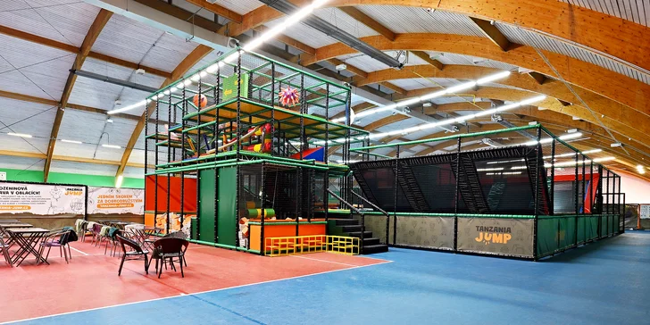 Hodinové i celodenní vstupy do trampolínového centra, zvýhodněná cena pro doprovod