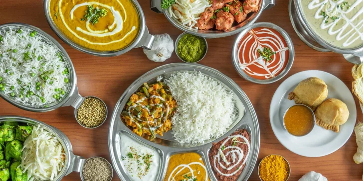 Indické tříchodové menu pro dva: vegetariánské speciality nebo menu s kuřecím masem