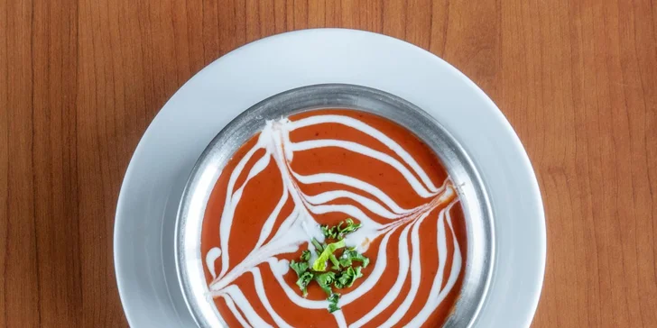 Indické tříchodové menu pro dva: vegetariánské speciality nebo menu s kuřecím masem