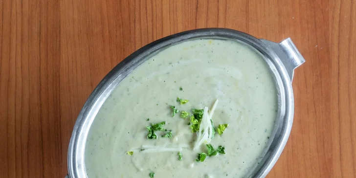 Indické tříchodové menu pro dva: vegetariánské speciality nebo menu s kuřecím masem